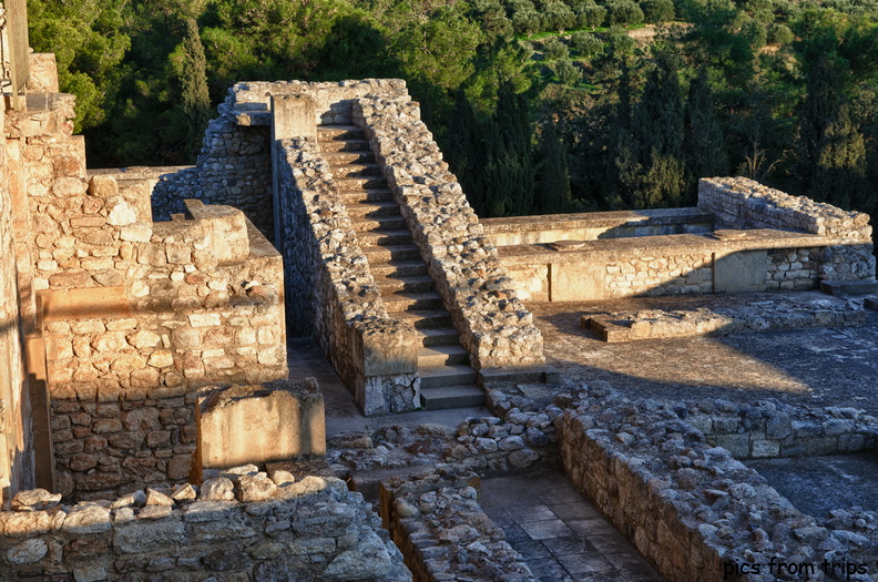 stairway to heaven_ Knossos2010d19c186_HDR.jpg